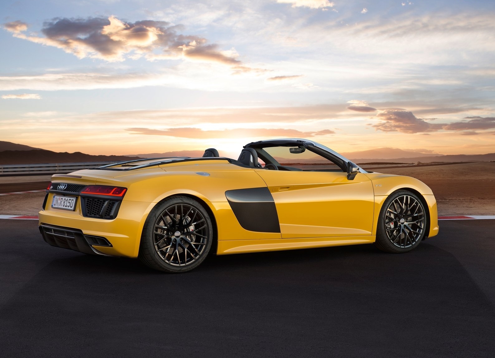 https://wcar.sets.lv/cars/Audi/R8 rodsters/be28109edcc06537e9303ef7a4f5f0bb.jpg